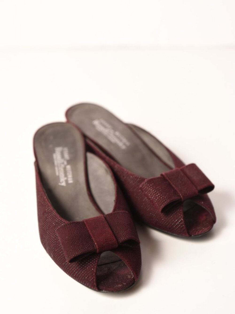 Stuart Weitzman for Russell & Bromley Candy Burgundy Peep Toe Wedges Size 6